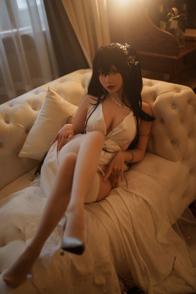 面饼仙儿《碧蓝航线 大凤婚纱》主题写真：32张全套美图