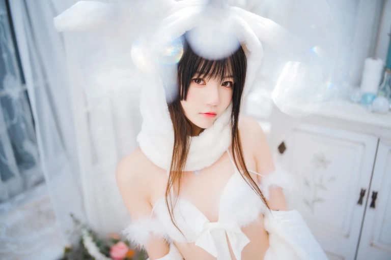 桜桃喵《小白兔》主题写真：97张全套美图