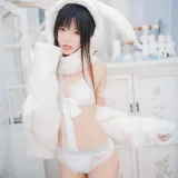 桜桃喵《小白兔》主题写真：97张全套美图