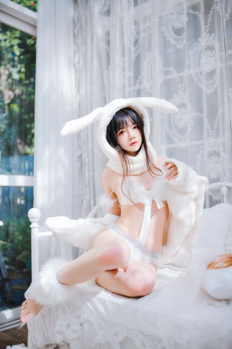 桜桃喵《小白兔》主题写真：97张全套美图