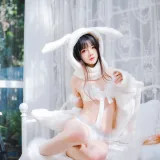 桜桃喵《小白兔》主题写真：97张全套美图