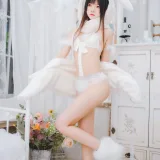 桜桃喵《小白兔》主题写真：97张全套美图