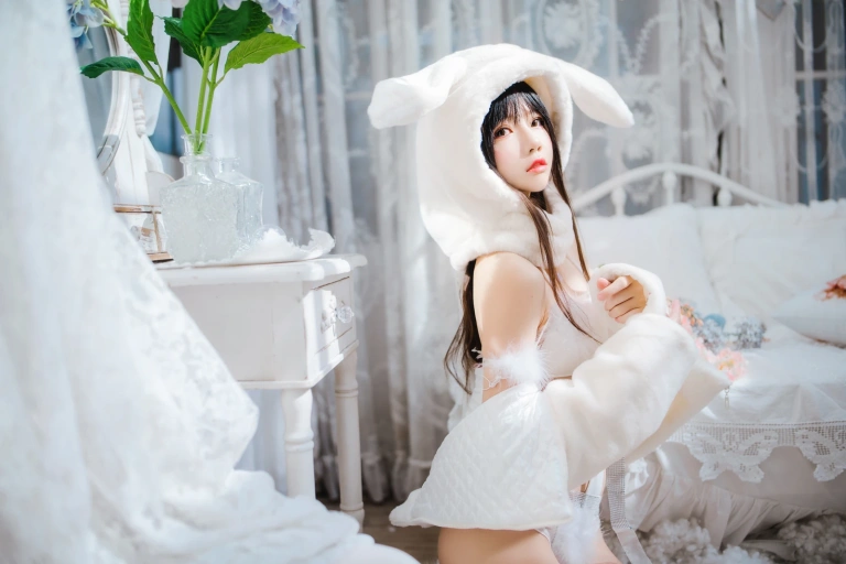 桜桃喵《小白兔》主题写真：97张全套美图
