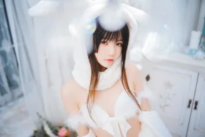 桜桃喵《小白兔》主题写真：97张全套美图