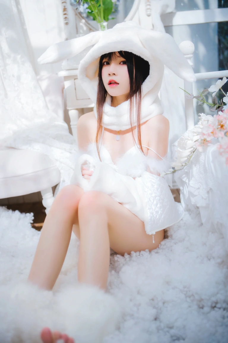 桜桃喵《小白兔》主题写真：97张全套美图