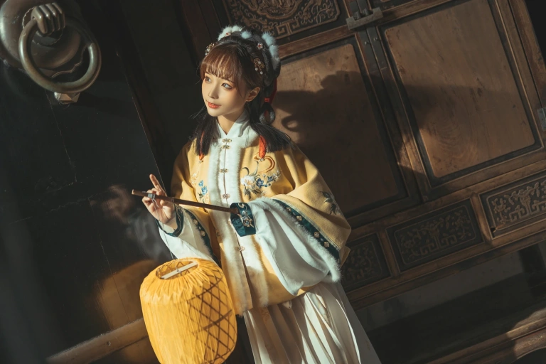 蠢沫沫《黄汉服》主题写真：9张全套美图