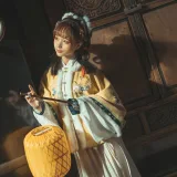 蠢沫沫《黄汉服》主题写真：9张全套美图