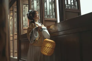 蠢沫沫《黄汉服》主题写真：9张全套美图