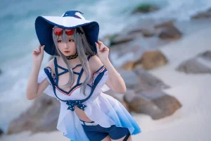 星之迟迟《明日方舟本 《Amazing Grace》 斯卡蒂》主题写真：20张全套美图
