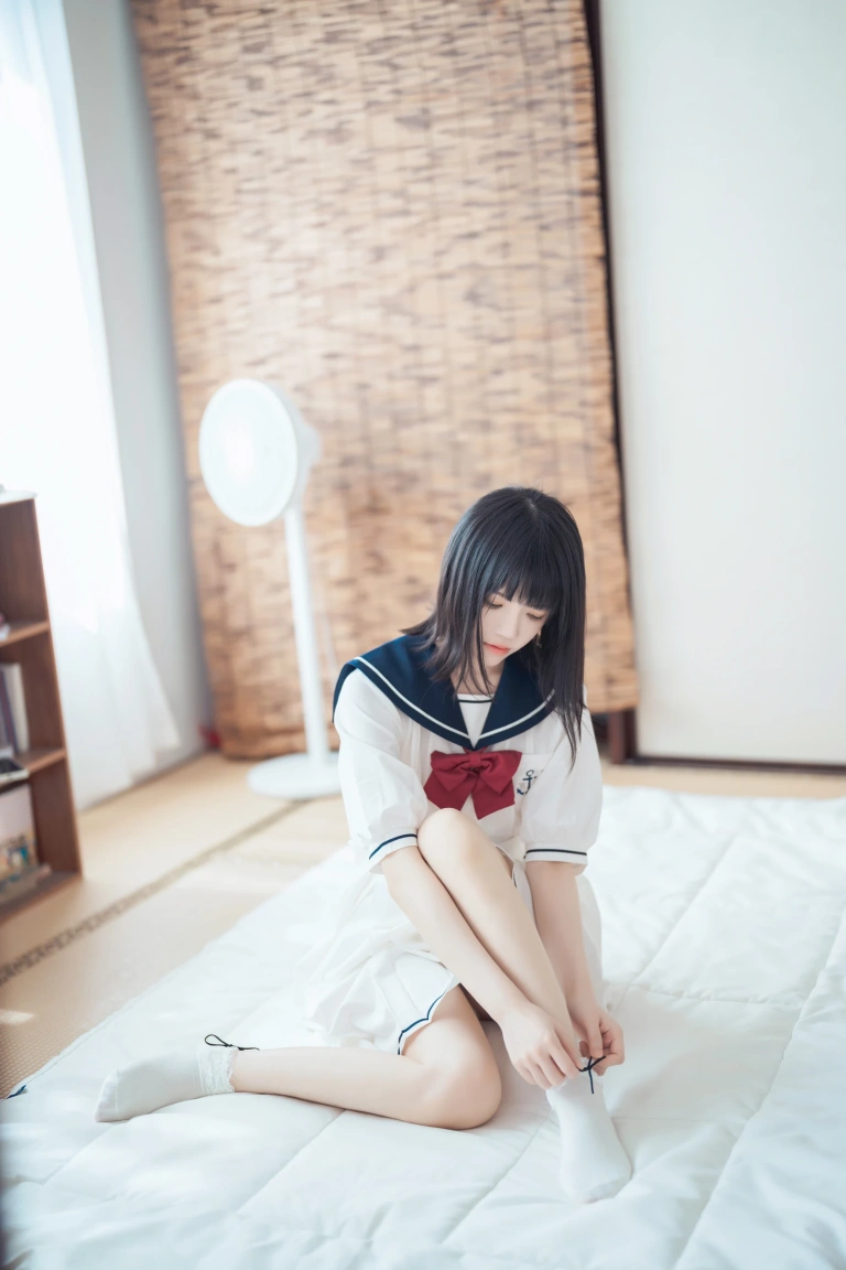 桜桃喵《盛夏制服》主题写真：39张全套美图