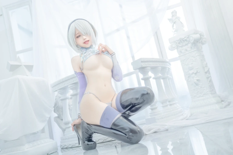蠢沫沫《冰雪2B》主题写真：35张全套美图