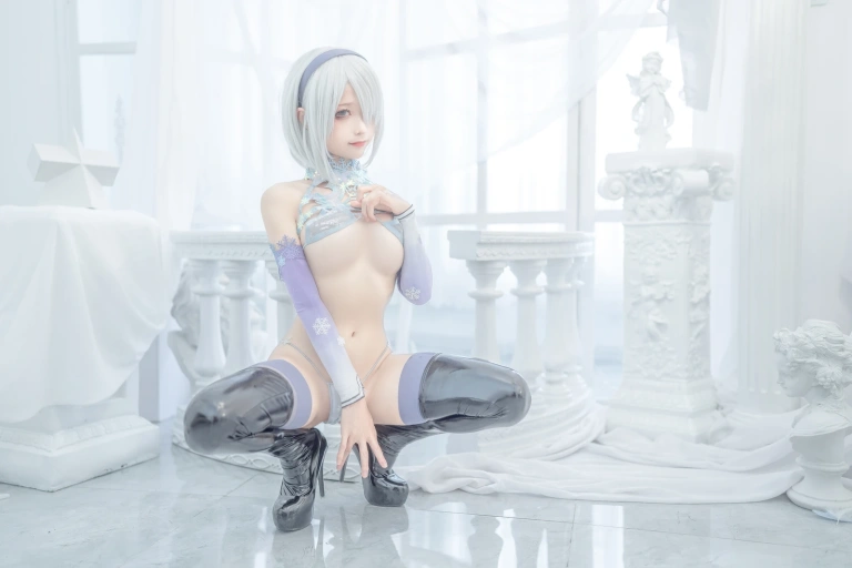 蠢沫沫《冰雪2B》主题写真：35张全套美图