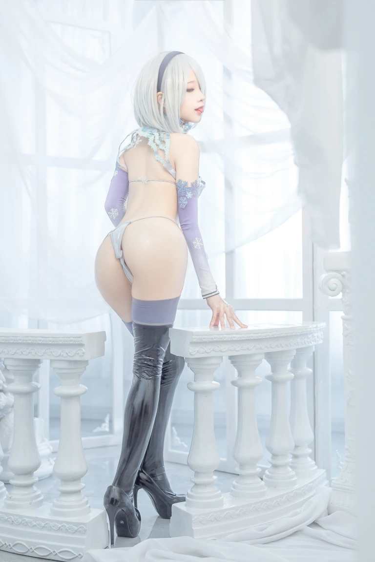 蠢沫沫《冰雪2B》主题写真：35张全套美图