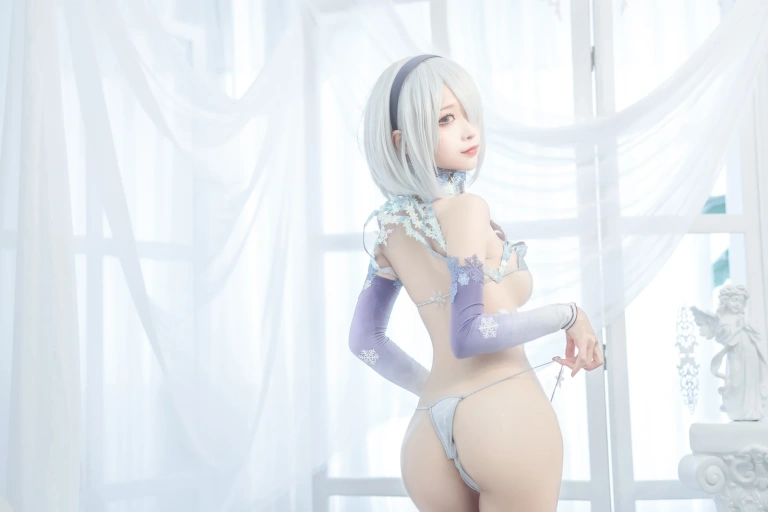 蠢沫沫《冰雪2B》主题写真：35张全套美图