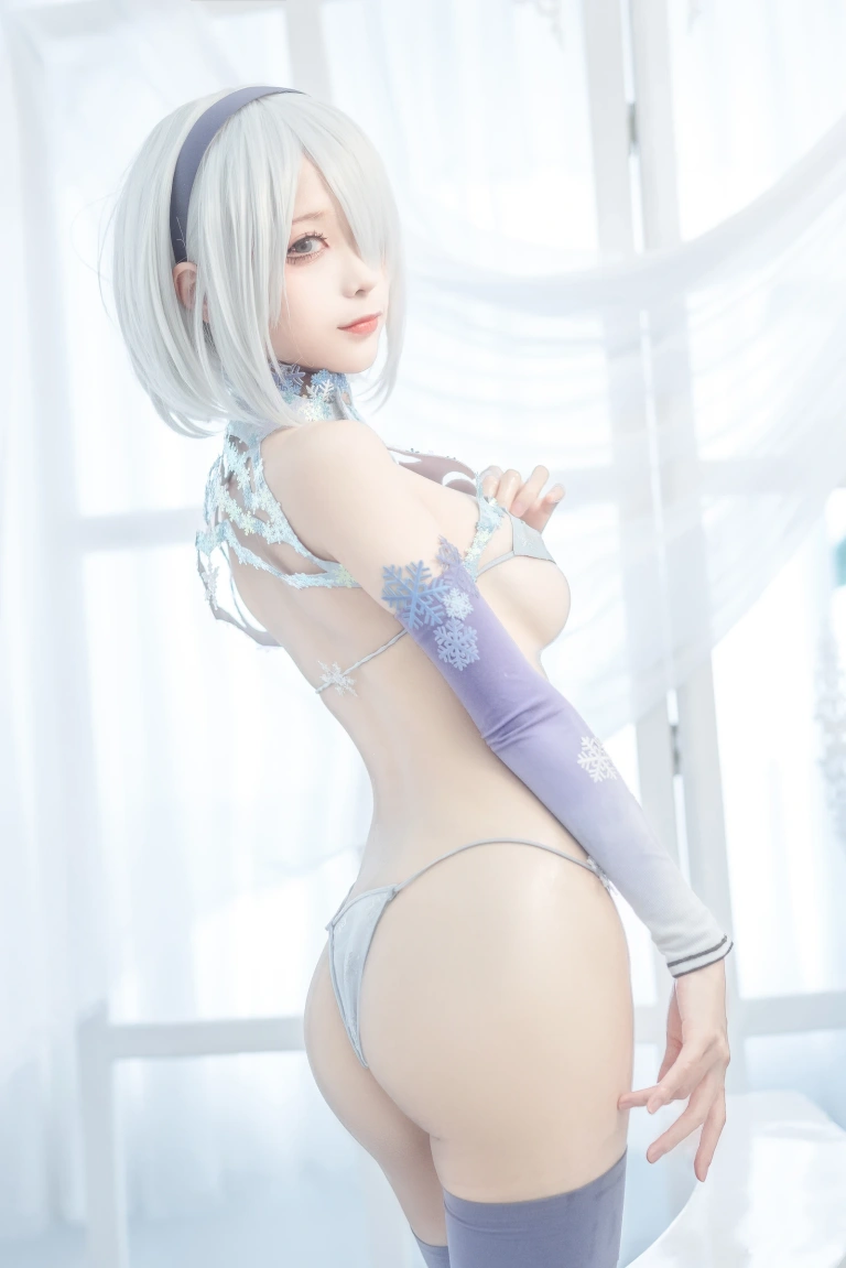 蠢沫沫《冰雪2B》主题写真：35张全套美图