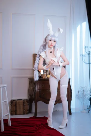 面饼仙儿《恶毒兔女郎》主题写真：17张全套美图
