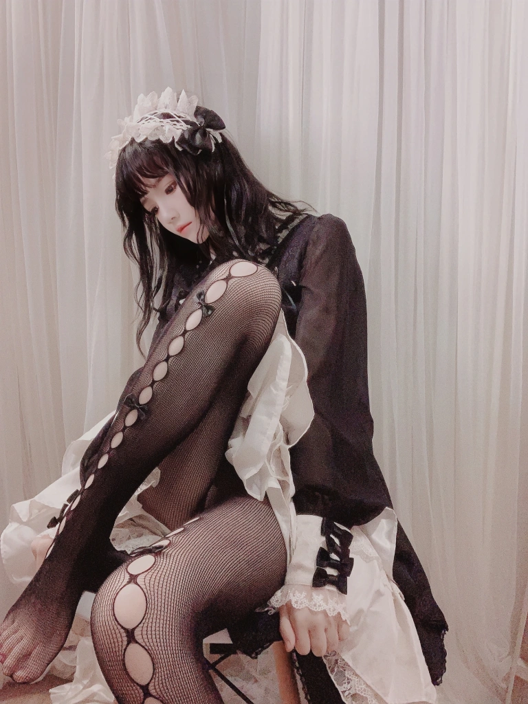 桜桃喵《Doll》主题写真：18张全套美图