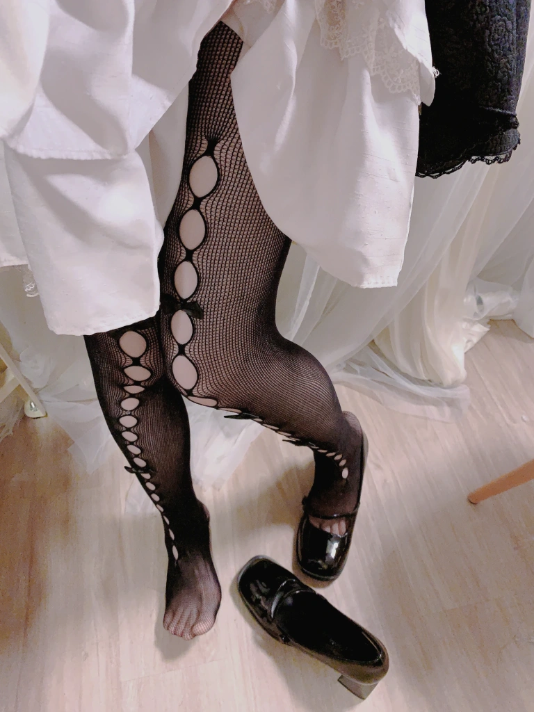 桜桃喵《Doll》主题写真：18张全套美图
