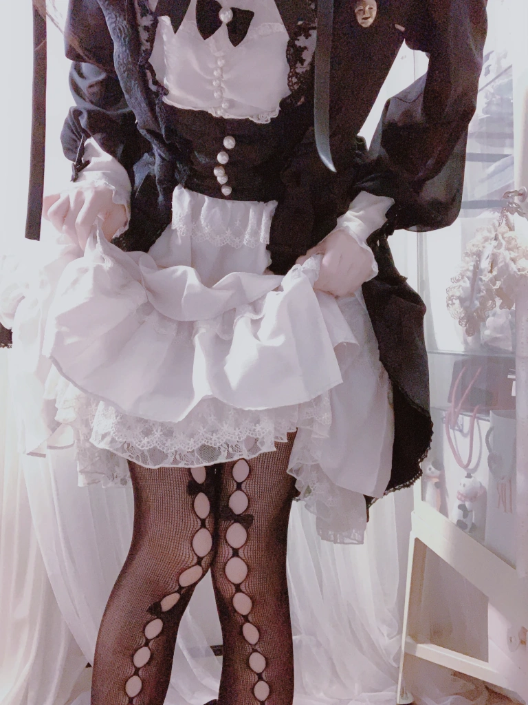 桜桃喵《Doll》主题写真：18张全套美图