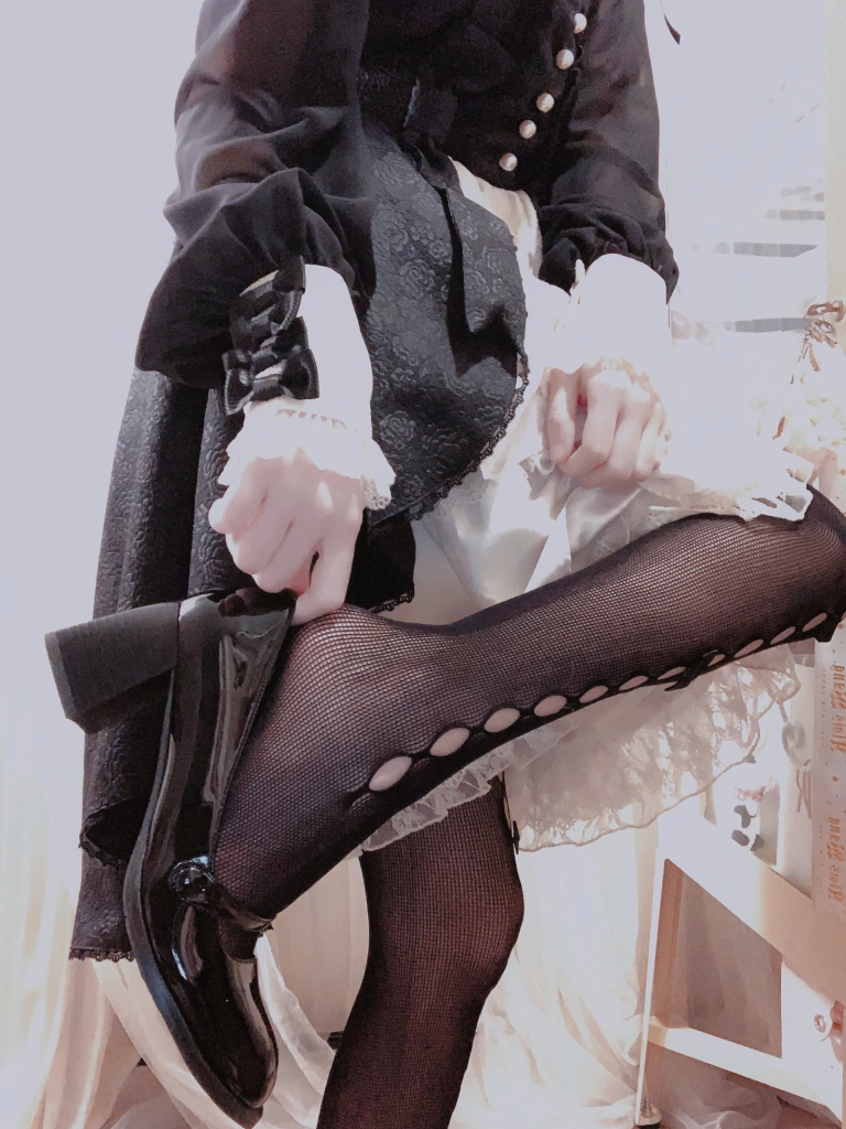 桜桃喵《Doll》主题写真：18张全套美图