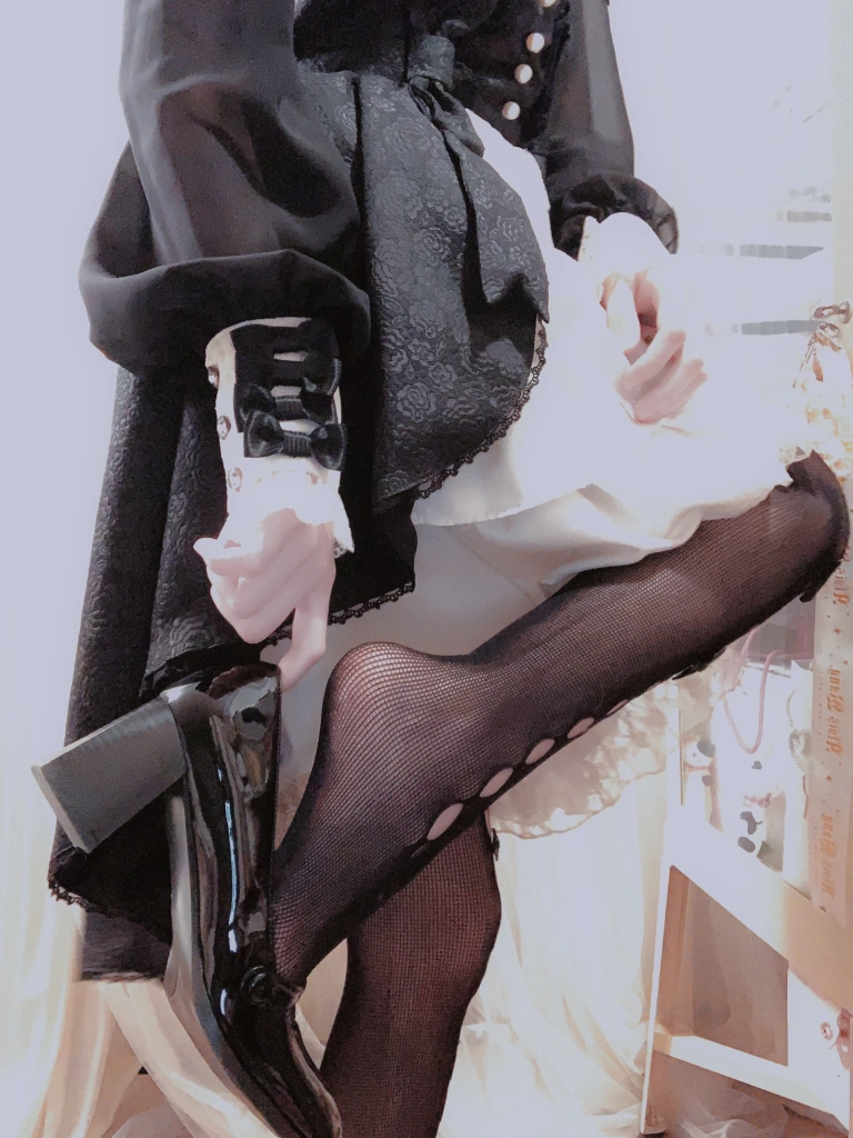 桜桃喵《Doll》主题写真：18张全套美图