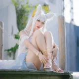 周叽是可爱兔兔《白金泳装》主题写真：23张全套美图