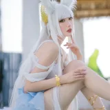 周叽是可爱兔兔《白金泳装》主题写真：23张全套美图