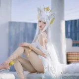 周叽是可爱兔兔《白金泳装》主题写真：23张全套美图