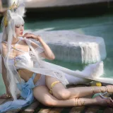 周叽是可爱兔兔《白金泳装》主题写真：23张全套美图