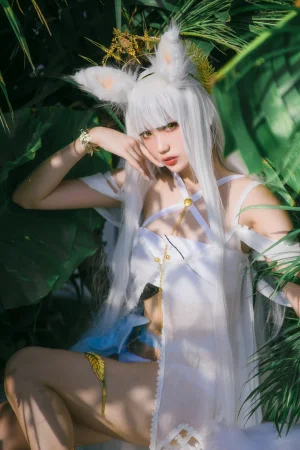 周叽是可爱兔兔《白金泳装》主题写真：23张全套美图