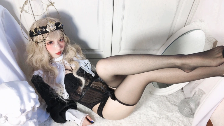 果咩酱《叛逆修女》主题写真：30张全套美图