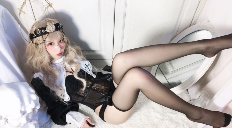 果咩酱《叛逆修女》主题写真：30张全套美图