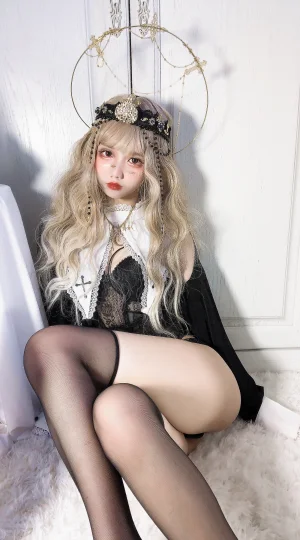 果咩酱《叛逆修女》主题写真：30张全套美图