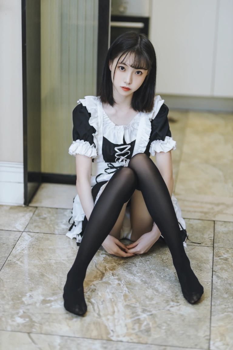 许岚《短裙女仆》主题写真：40张全套美图