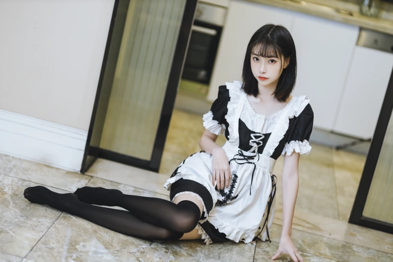 许岚《短裙女仆》主题写真：40张全套美图