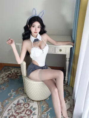 过期米线线喵《失落兔兔》主题写真：34张全套美图