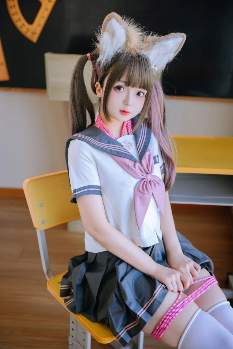 日奈娇(椎名莜)《课桌 捆绑》主题写真：150张全套美图，含3个视频