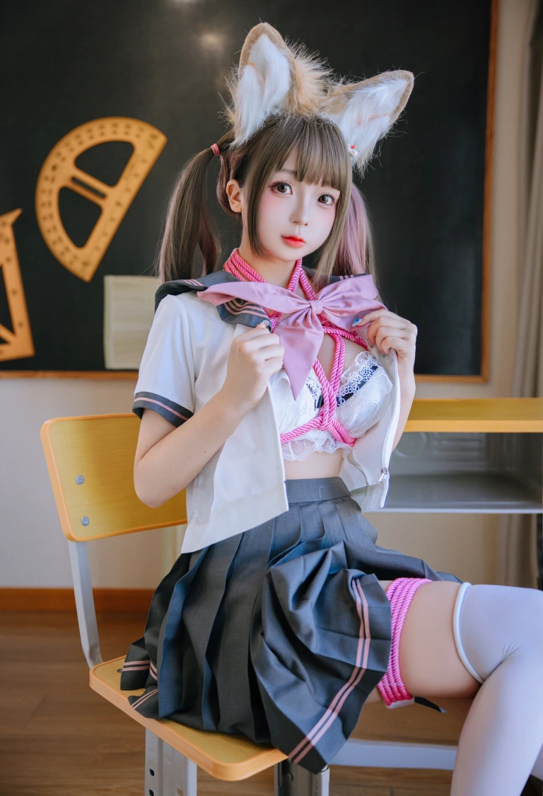 日奈娇(椎名莜)《课桌 捆绑》主题写真：150张全套美图，含3个视频