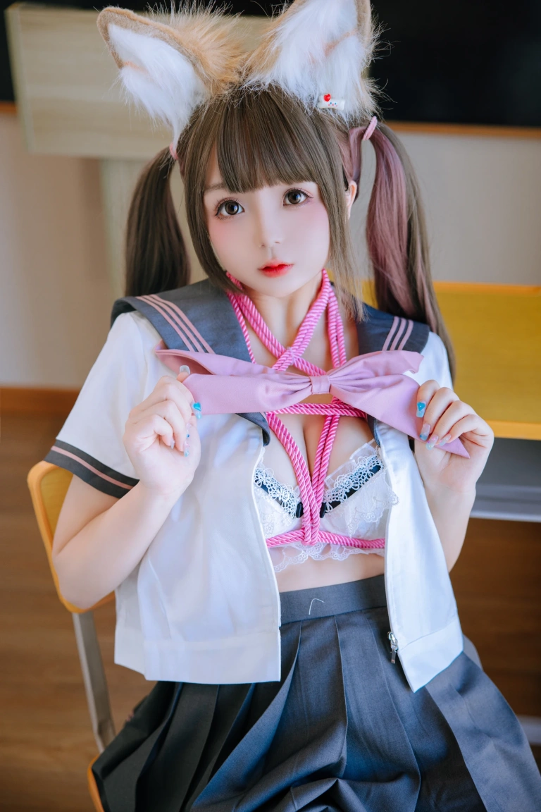 日奈娇(椎名莜)《课桌 捆绑》主题写真：150张全套美图，含3个视频