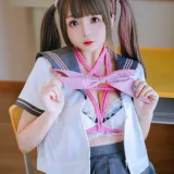 日奈娇(椎名莜)《课桌 捆绑》主题写真：150张全套美图，含3个视频