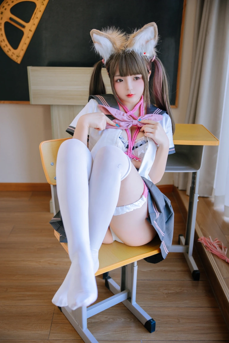 日奈娇(椎名莜)《课桌 捆绑》主题写真：150张全套美图，含3个视频