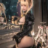 蠢沫沫《生日福利》主题写真：25张全套美图