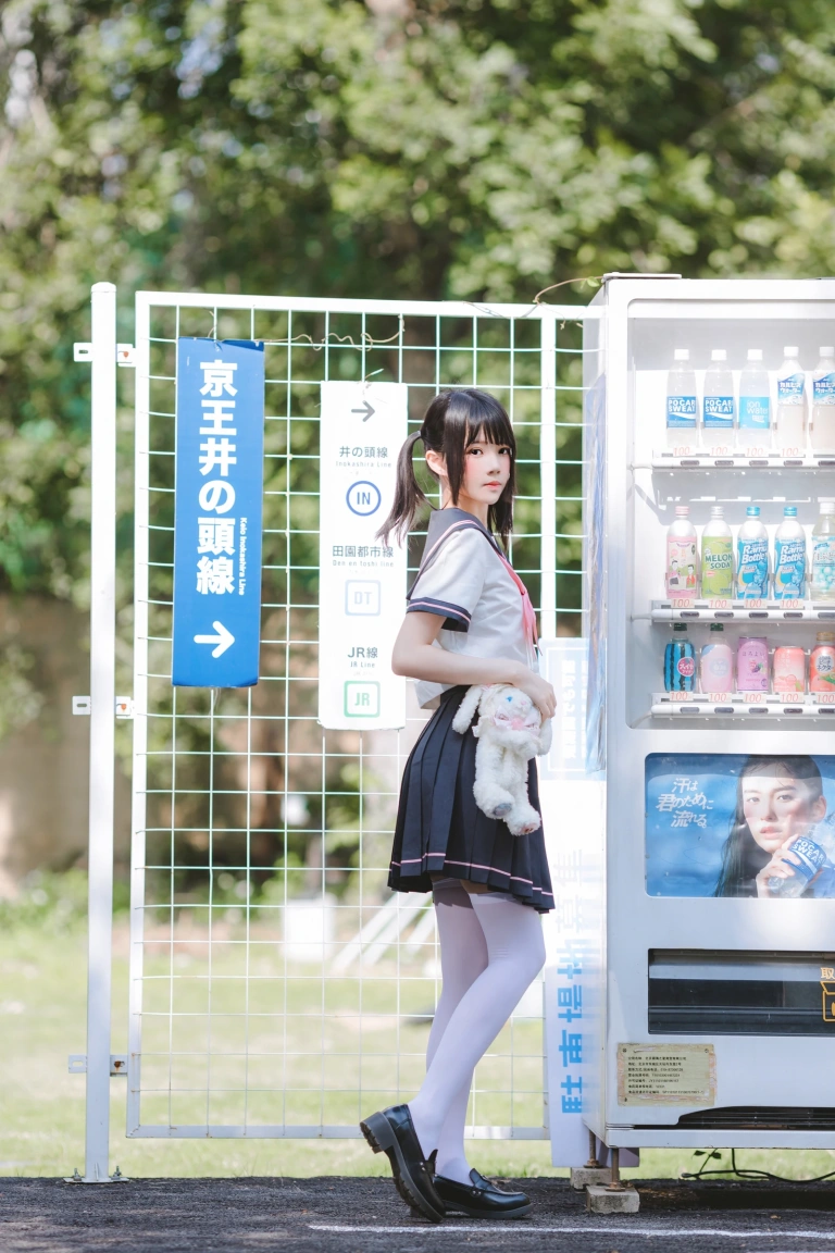 桜桃喵《草莓雪糕》主题写真：73张全套美图