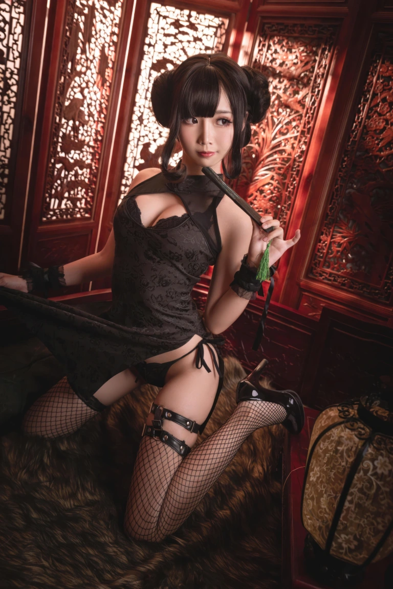 面饼仙儿《魔女旗袍》主题写真：33张全套美图