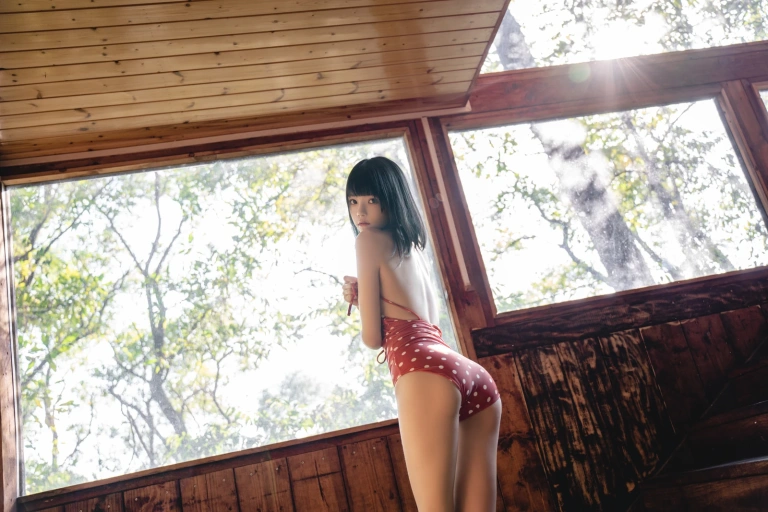 桜桃喵《果夏 红波点》主题写真：45张全套美图