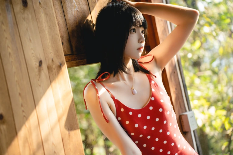桜桃喵《果夏 红波点》主题写真：45张全套美图