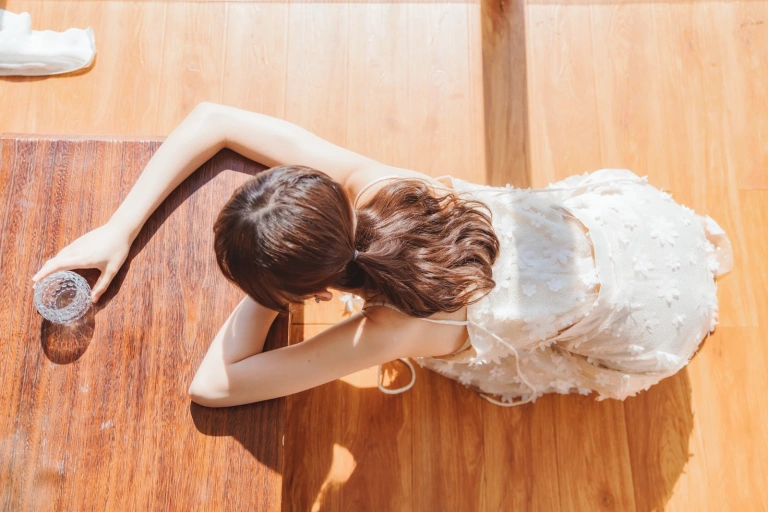 桜桃喵《果夏 粼光》主题写真：25张全套美图