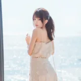 桜桃喵《果夏 粼光》主题写真：25张全套美图