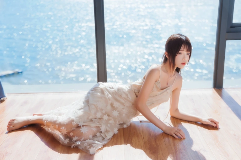 桜桃喵《果夏 粼光》主题写真：25张全套美图