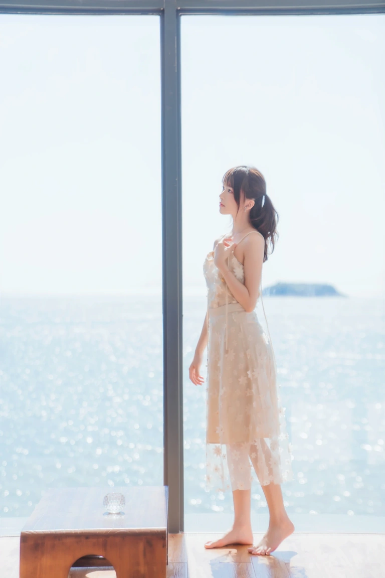 桜桃喵《果夏 粼光》主题写真：25张全套美图
